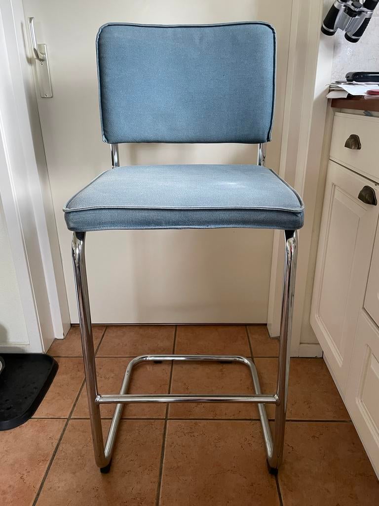 blauwe hoge stoel met chromen frame., Ophalen