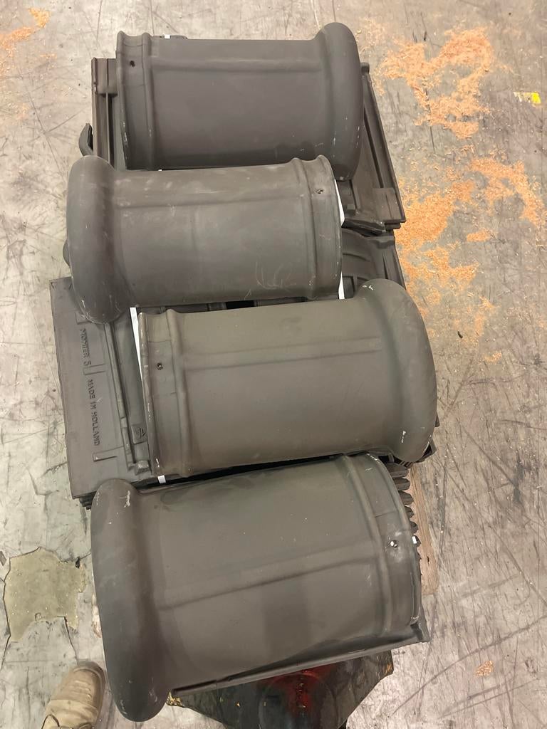 Monier 5 nokvorsten 4 stuks, Gebruikt, Steen of Klei, Ophalen of Verzenden, Minder dan 5 m²