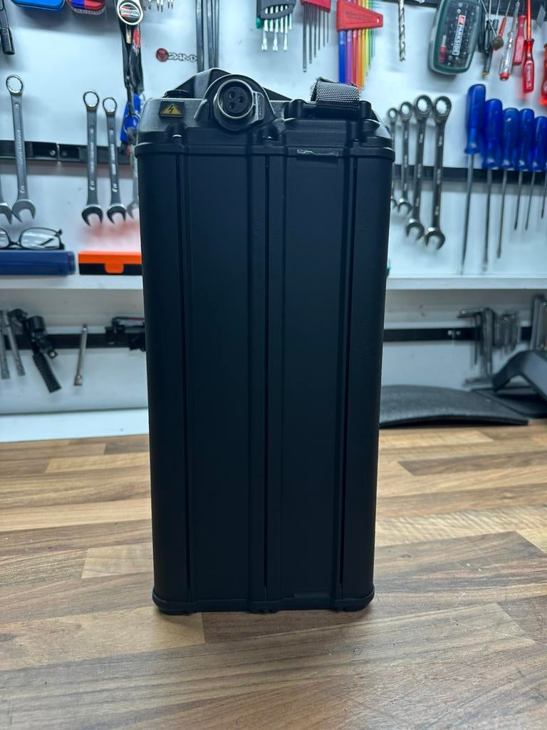 Surron 60V batterij (2 stuks ook los te koop), Kunststof, Ophalen of Verzenden, Zo goed als nieuw, Minder dan 10 liter