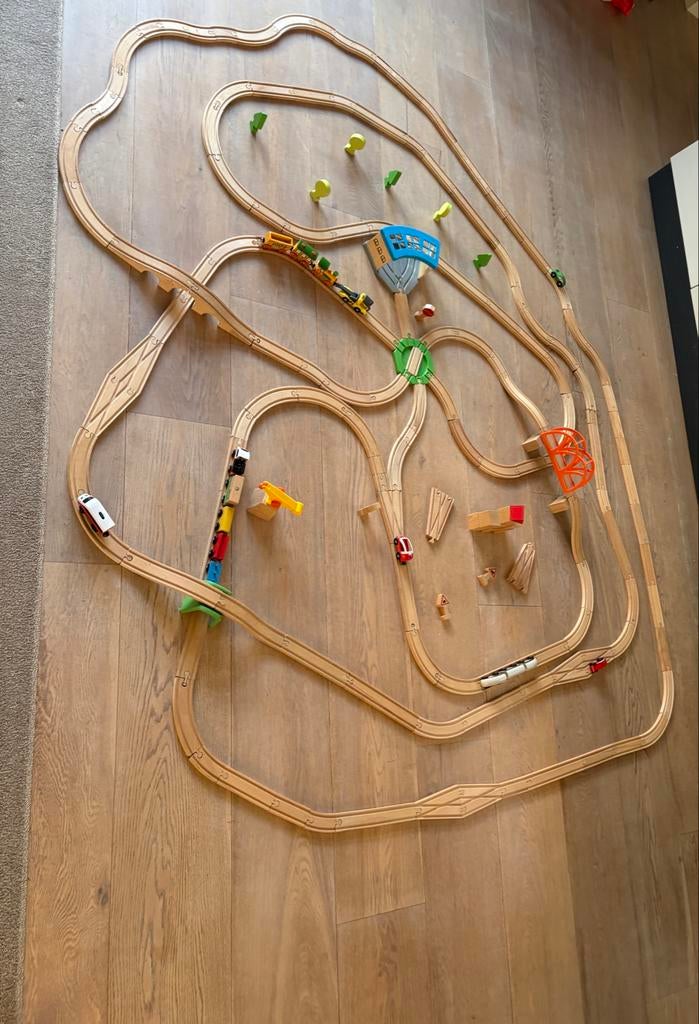 Houten treinbaan met treinen, auto’s en gebouwen, Ophalen of Verzenden, Gebruikt, Overige typen