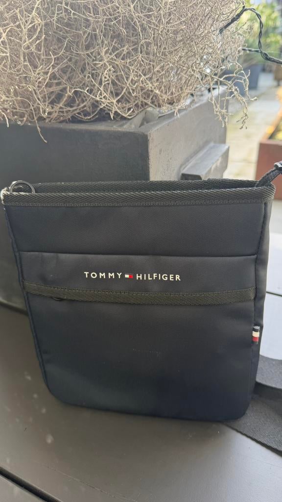 Tommy Hilfiger crossover NIEUW 20x 22,5 cm, Ophalen of Verzenden, Zo goed als nieuw