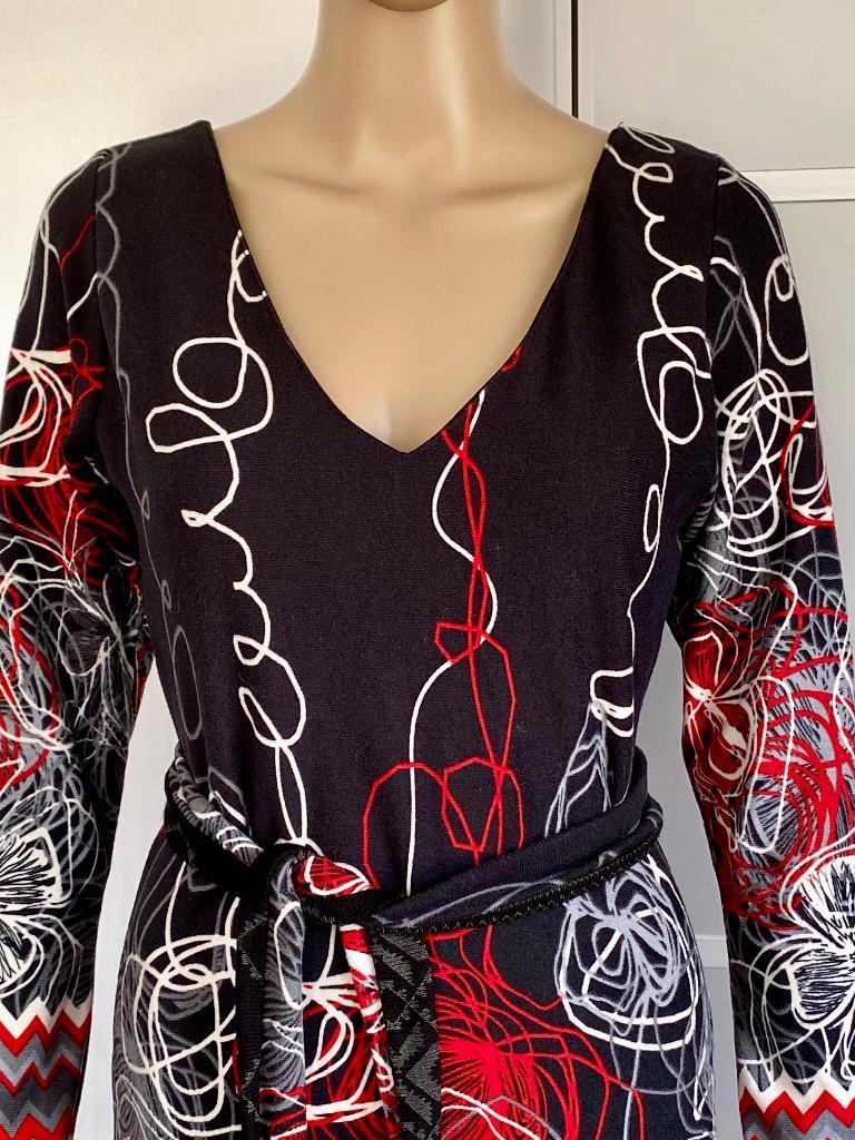 K31 Aparte jurk maat 36=S rood/zwart jurkje, Ophalen of Verzenden, Zo goed als nieuw, Knielengte, Maat 36 (S)