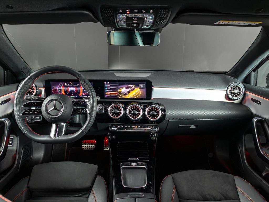 Mercedes-Benz A-Klasse Hatchback 250 e AMG Line Panorama dak, Gebruikt, 4 cilinders, 16 kWh, 163 pk