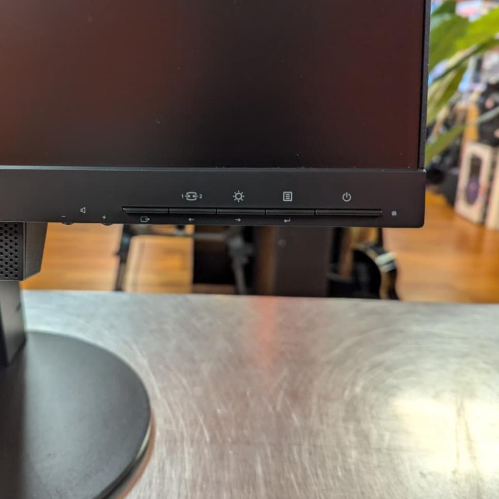 Lenovo ThinkCentre Tiny-in-One 22 Gen 3 M715Q Combo ALLinONE, Lenovo, Zo goed als nieuw, Support@lenovo.com, Lenovo Group Limited
1009 Think Place
Morrisville, NC 27560
USA