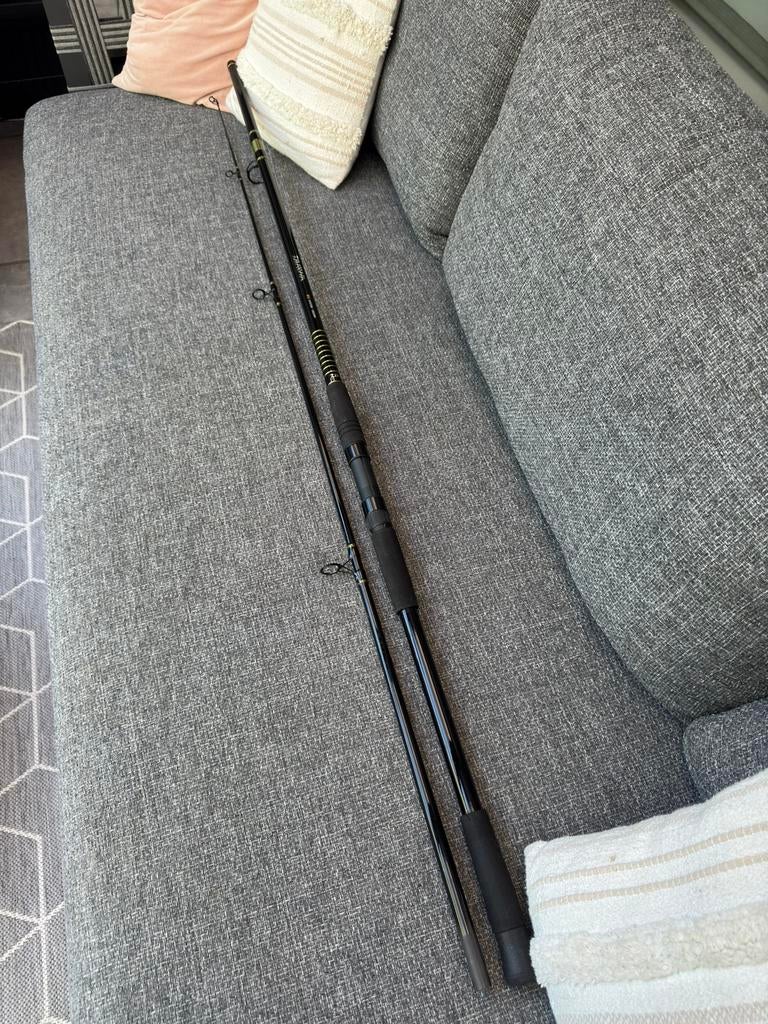 Daiwa zeehengel BG system 1002 MH, Watersport en Boten, Hengelsport | Zeevissen, Ophalen, Zo goed als nieuw, Werphengel