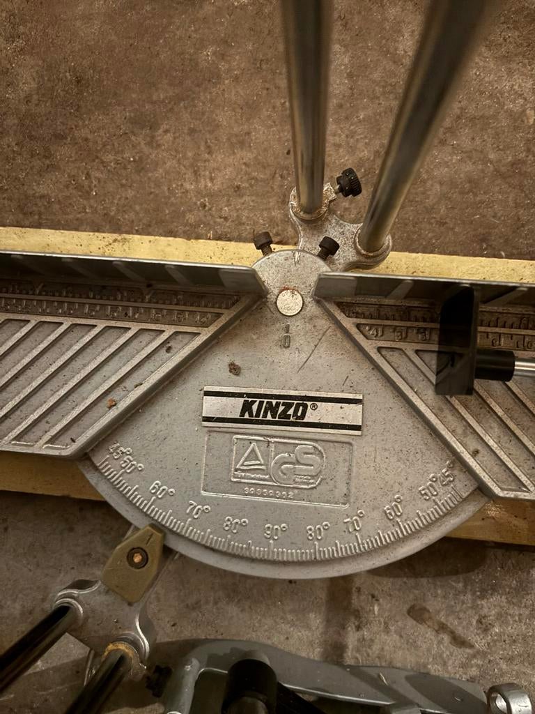 Kinzo verstekzaag op houten plank, Ophalen, Gebruikt, Overige typen, 30 tot 70 mm