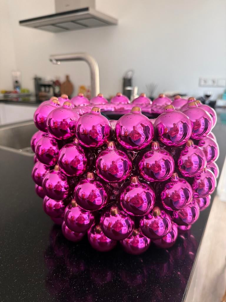 Opvallende roze bloempot - Eyecatcher voor elk interieur, Huis en Inrichting, Woonaccessoires | Vazen, Ophalen, Overige materialen