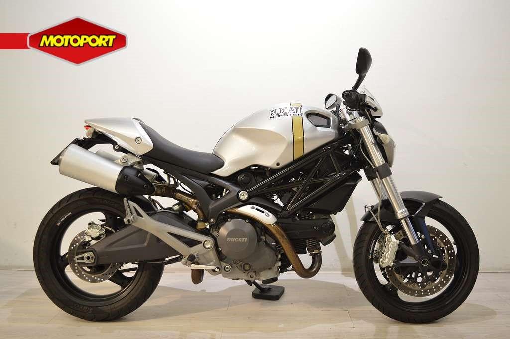 Ducati MONSTER 696 + (bj 2008)