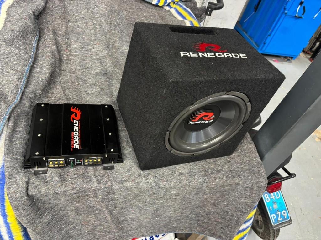 Renegade Bassbox, subwoofer met Versterker Complete Set, Subwoofer, Zo goed als nieuw, 120 watt of meer, Ophalen