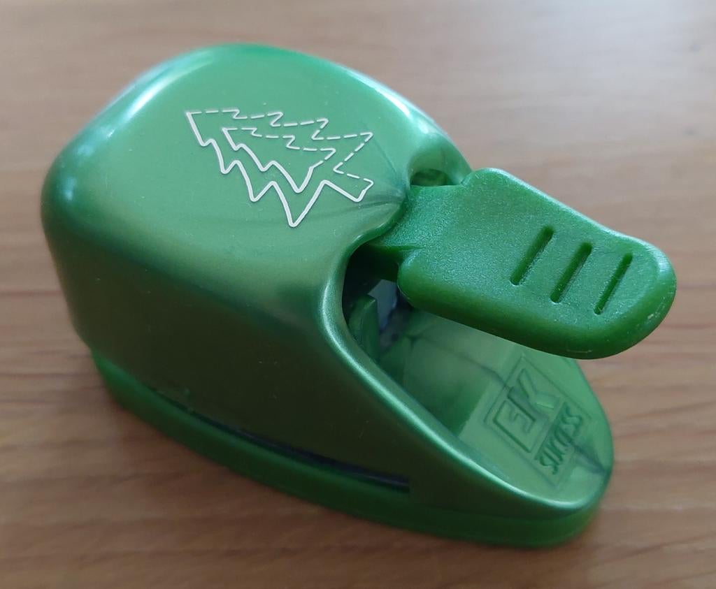 EK Success Figuurpons- Pine tree - Fold Over, Ophalen of Verzenden, Zo goed als nieuw, Overige thema's, Pons of Mal