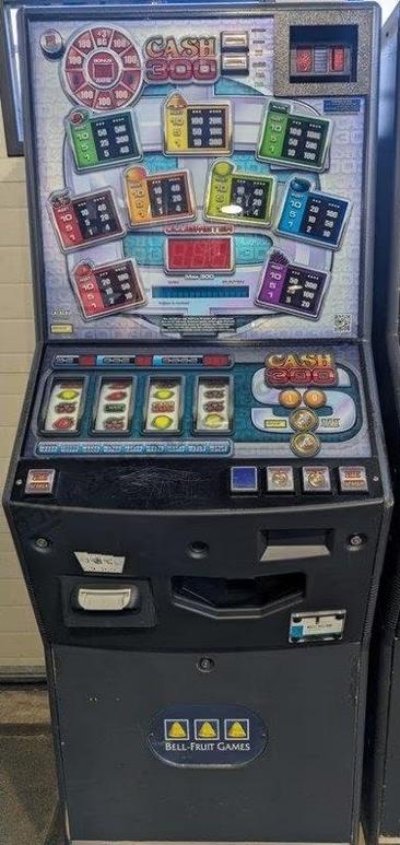 Cash 300 gokkast, Euro, Ophalen, Gebruikt, Met sleutels