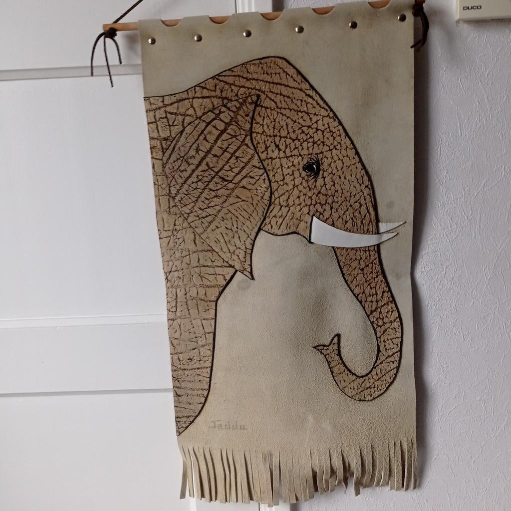 Zeer mooie lider wand decoratie olifant 65 x 34 cm, Huis en Inrichting, Ophalen of Verzenden, Zo goed als nieuw