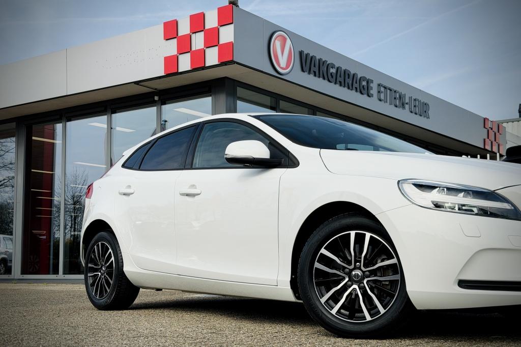 Volvo V40 1.5 T2 Nordic+ | TREKHAAK | STOELVERWARMING | CLIM, Automaat, 12 maanden, Euro 6, 4 cilinders