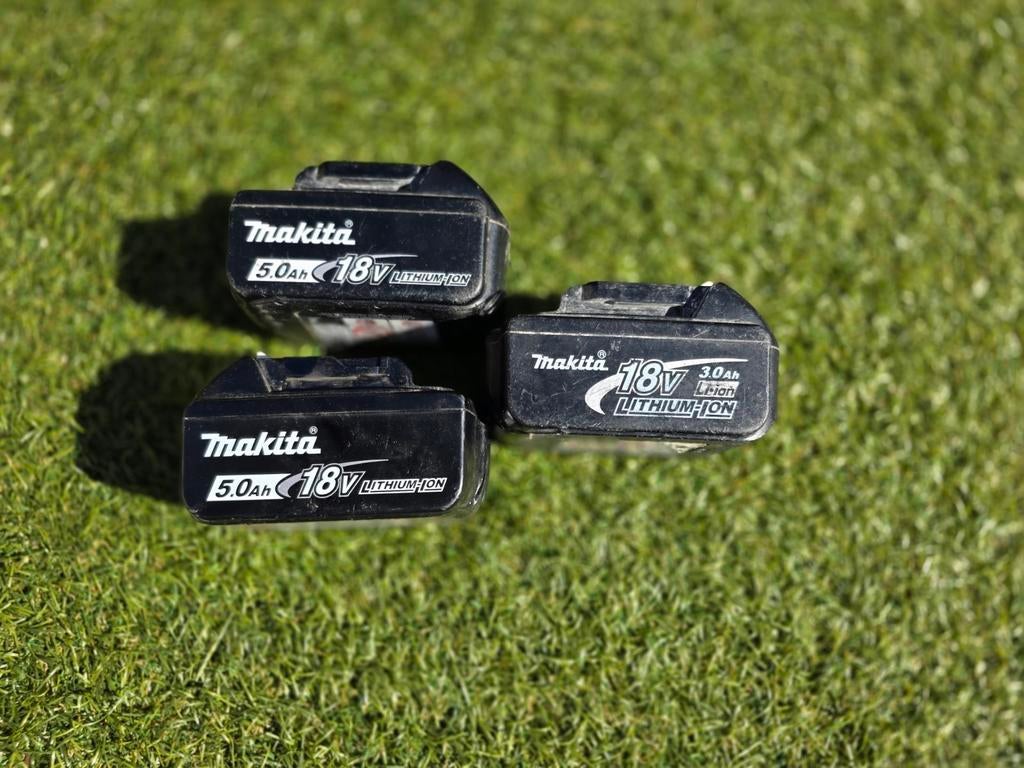 2x Makita 18V 5.0Ah accu's en 1x18v  3.0Ah accu, Ophalen of Verzenden, Gebruikt