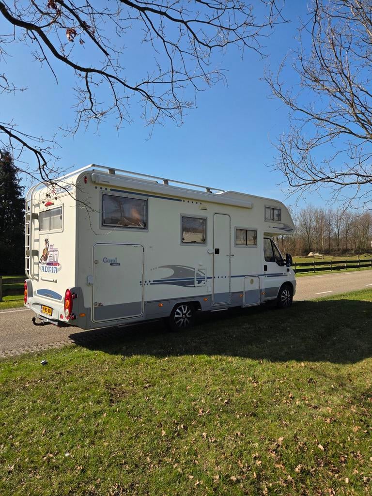 Ruime Adria Alkoof Camper - Ideaal voor Gezinnen/Motorsport, Caravans en Kamperen, Campers, Alkoof, Ringverwarming, Fiat, 7 tot 8 meter