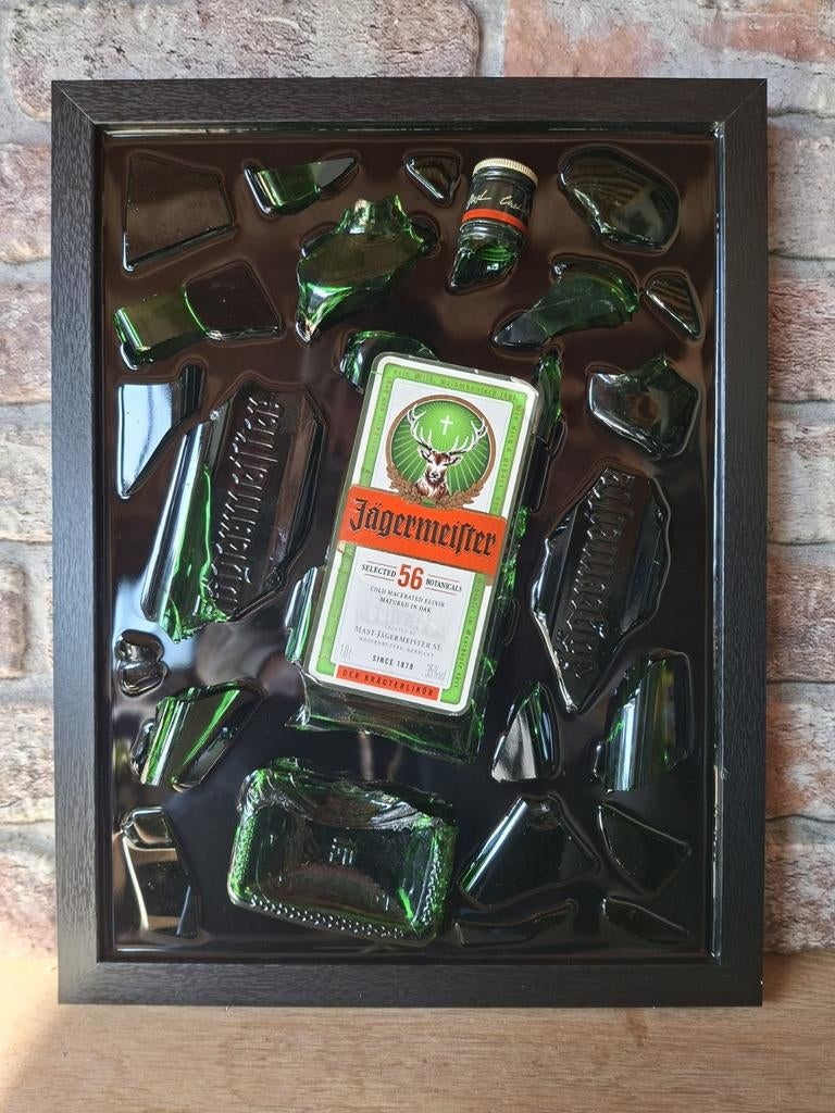 Jägermeister fles verwerkt in een lijst met Epoxy, Antiek en Kunst, Ophalen of Verzenden