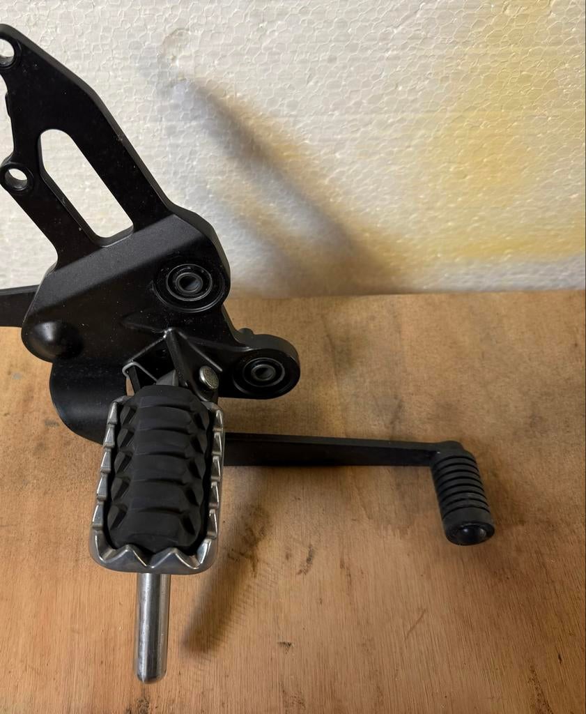 Originele voetsteunen Yamaha XSR 700, Ophalen of Verzenden, Gebruikt