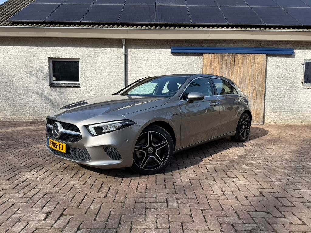 Mercedes-Benz A250e Bns Sol Luxury AMG | NAP | DEALEROND, Auto's, Mercedes-Benz, Bedrijf, A-Klasse, ABS, Achteruitrijcamera, Airbags