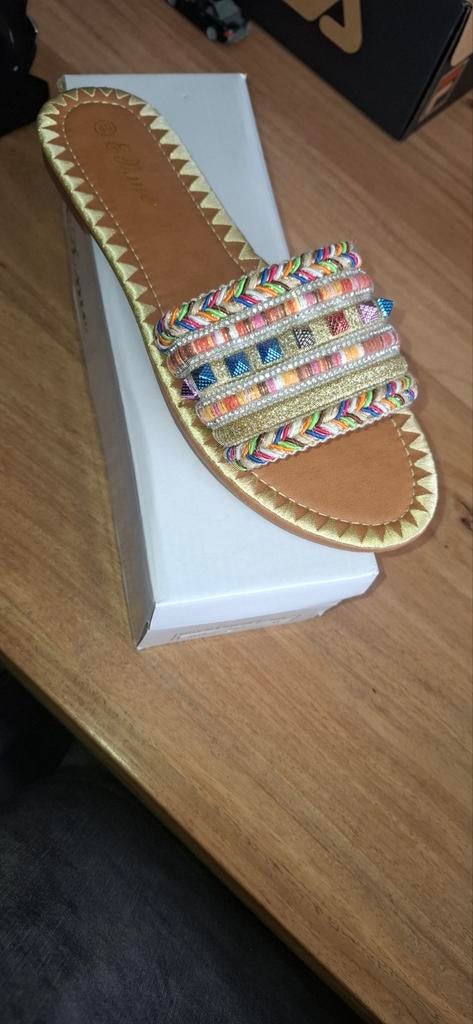Slippers maat 40 NIEUW, Ophalen, Nieuw