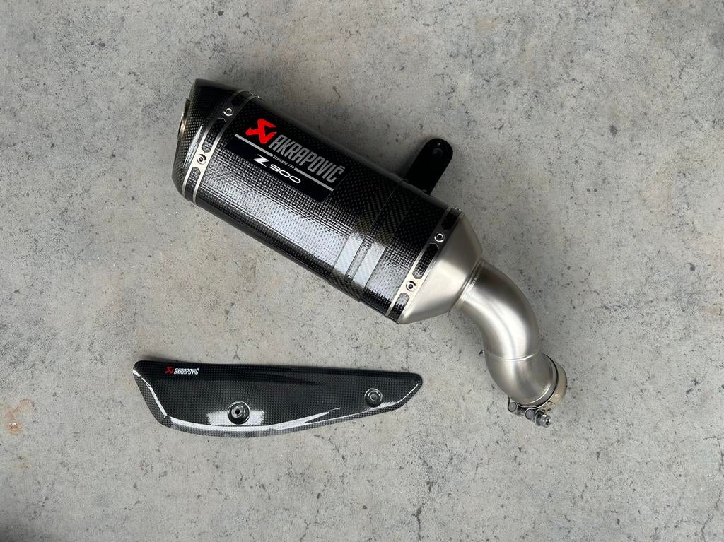 Kawasaki Z900 Akrapovic uitlaat + Hitteschild 2025 & 2026, Motoren, Ophalen of Verzenden, Gebruikt