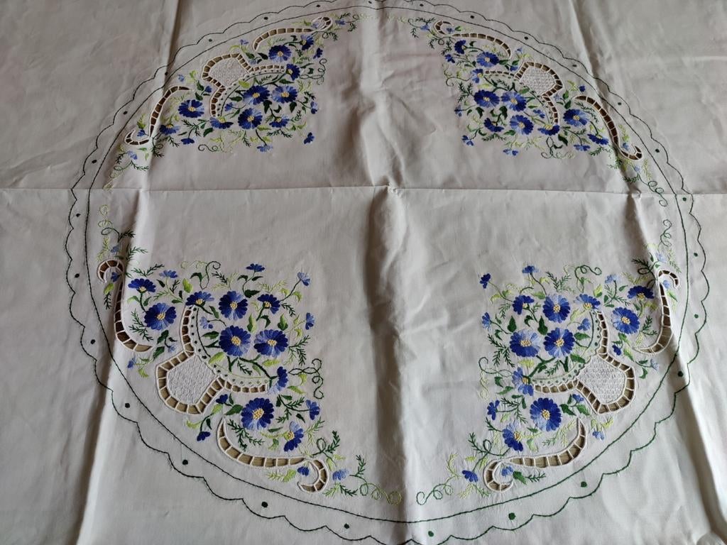 Geborduurd tafelkleed rond met bloemen & 8 servetten nieuw, Verzenden