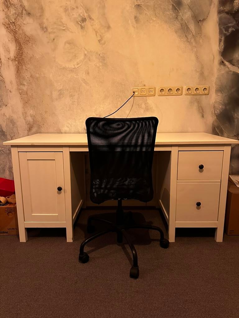 Ikea bureau, Ophalen, Zo goed als nieuw, Bureau