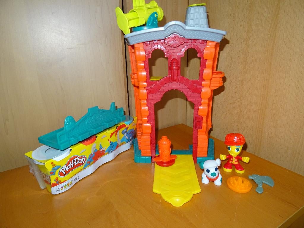 Play Doh brandweer kazerne, Ophalen of Verzenden, Zo goed als nieuw, Knutselen