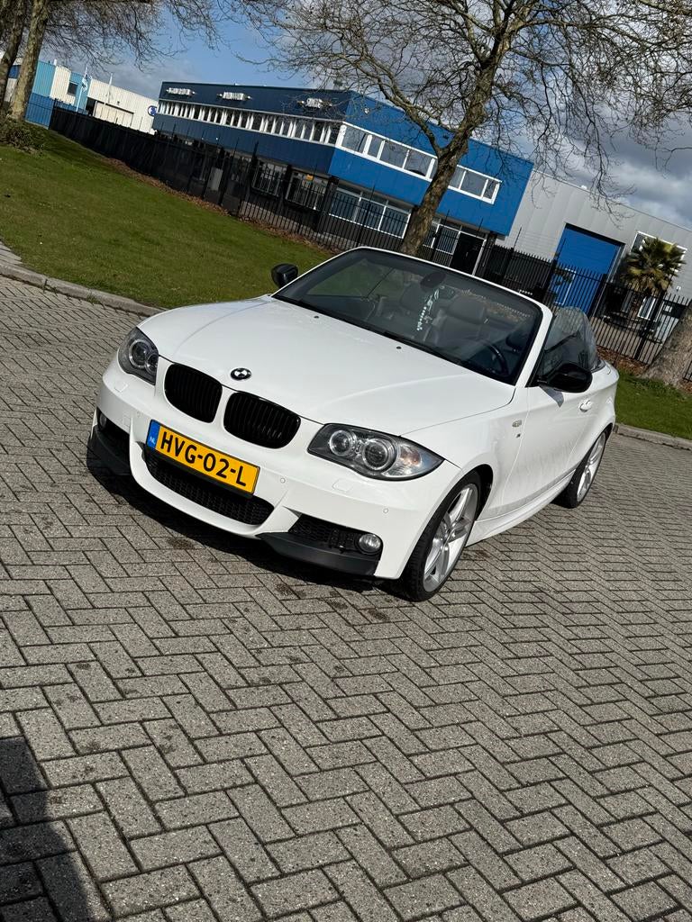 BMW 1-Serie 2.0 118I Cabrio 2010 M pakket vol opties, 1-Serie, 1995 cc, Zwart, Cabriolet