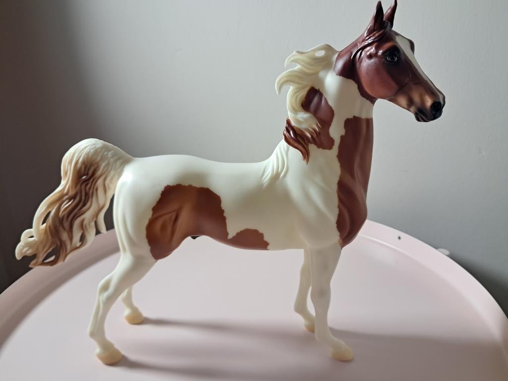 Breyer pinto american saddlebred, Verzamelen, Ophalen of Verzenden, Gebruikt, Paard, Beeldje of Figuurtje
