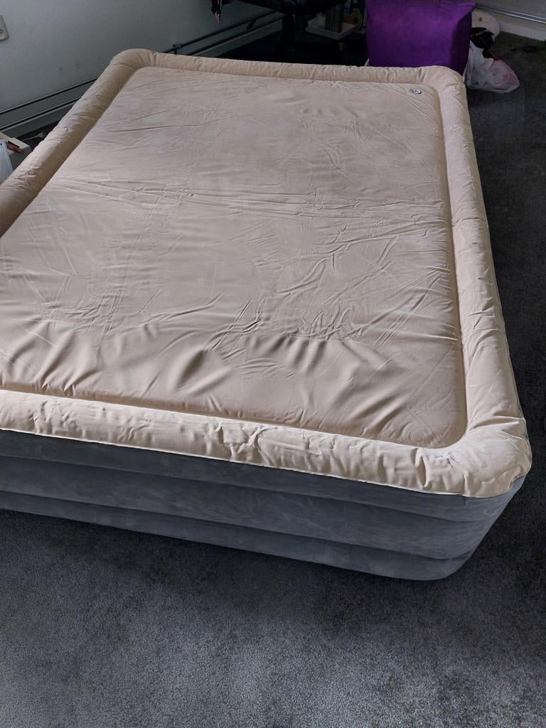 Comfort Queen Luchtbed, Ophalen, Ingebouwde pomp, Zo goed als nieuw, 2-persoons