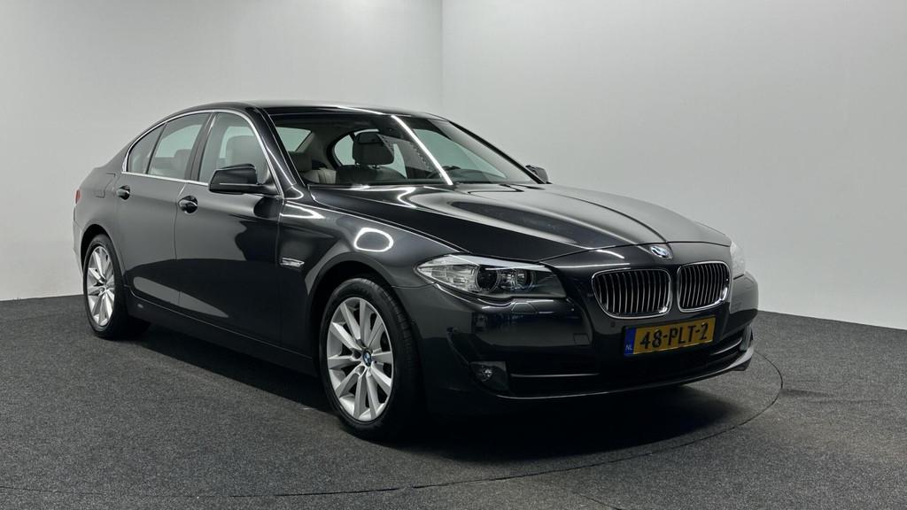 BMW 5-serie 523i High Executive TREKHAAK CAMERA LEER NAVI., Auto's, Euro 5, Achterwielaandrijving, Gebruikt, Beige