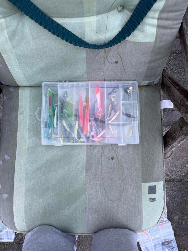 Viskoffer met diverse shads en kunstaas, Ophalen of Verzenden, Gebruikt, Koffer of Tas