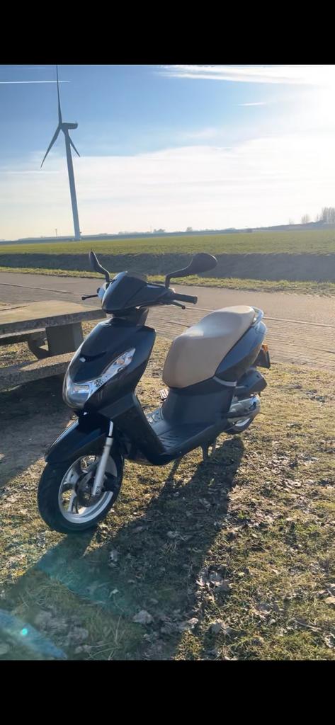 Peugeot kisbee 2014 - | mogelijk cvt probleem |, Ophalen of Verzenden, Zo goed als nieuw, Benzine, Overige modellen
