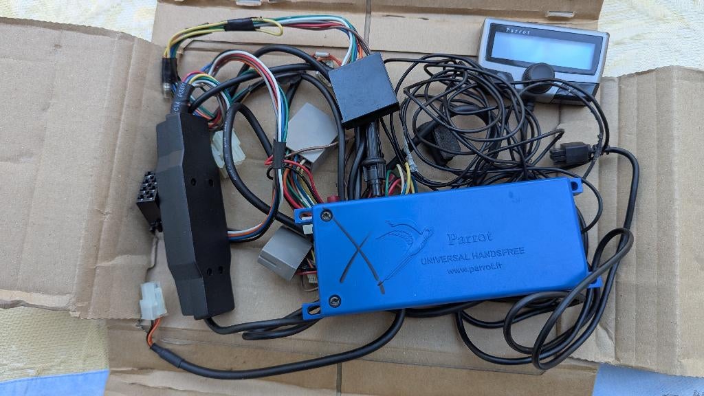 Parrot CK3100 LCD handsfree carkit., Ophalen of Verzenden, Gebruikt