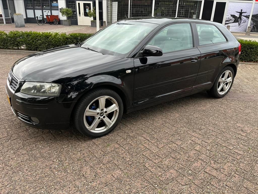 Audi A3 1.6 85KW FSI 3D 2003 Zwart, Auto's, Voorwielaandrijving, 15 km/l, Zwart, Origineel Nederlands