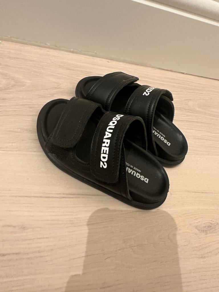 Dsquared slippers, Ophalen of Verzenden, Zo goed als nieuw, Jongetje