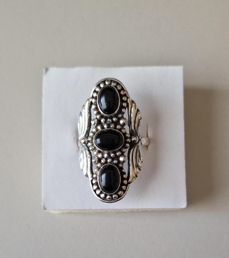 Zilveren ring met onyx, 20 of groter, Nieuw, Ophalen of Verzenden, Met edelsteen