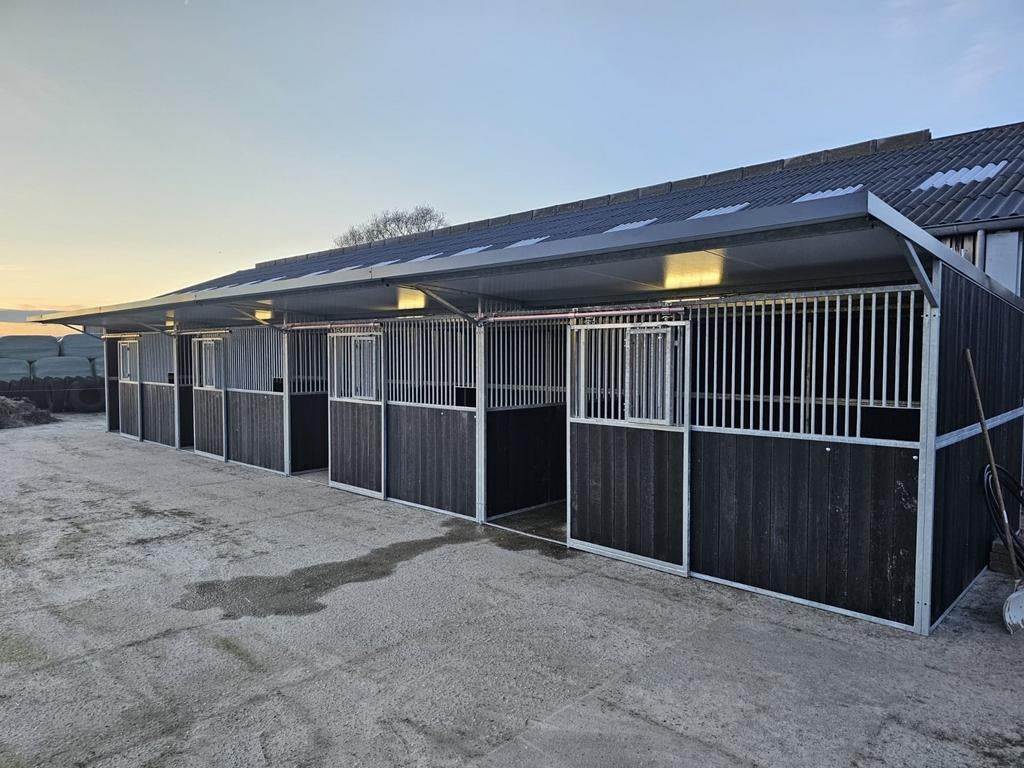 BUITENSTALLEN/ SCHUILSTAL/ PAARDENBOXEN/STALRAMEN/STALDEUREN