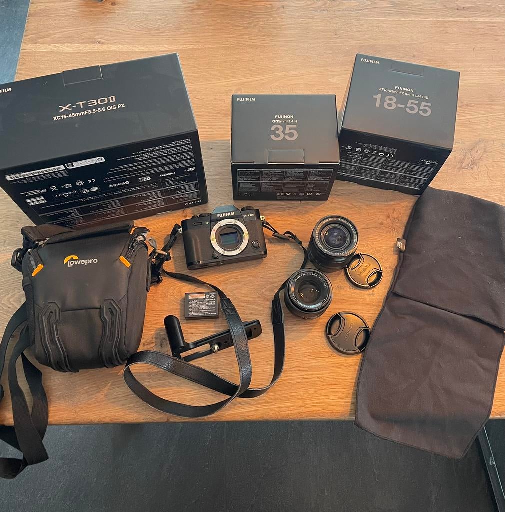 Complete Fujifilm X-T30 II set + 2 lenzen + extra accu& grip, Audio, Tv en Foto, Fotocamera's Digitaal, Ophalen of Verzenden, Zo goed als nieuw