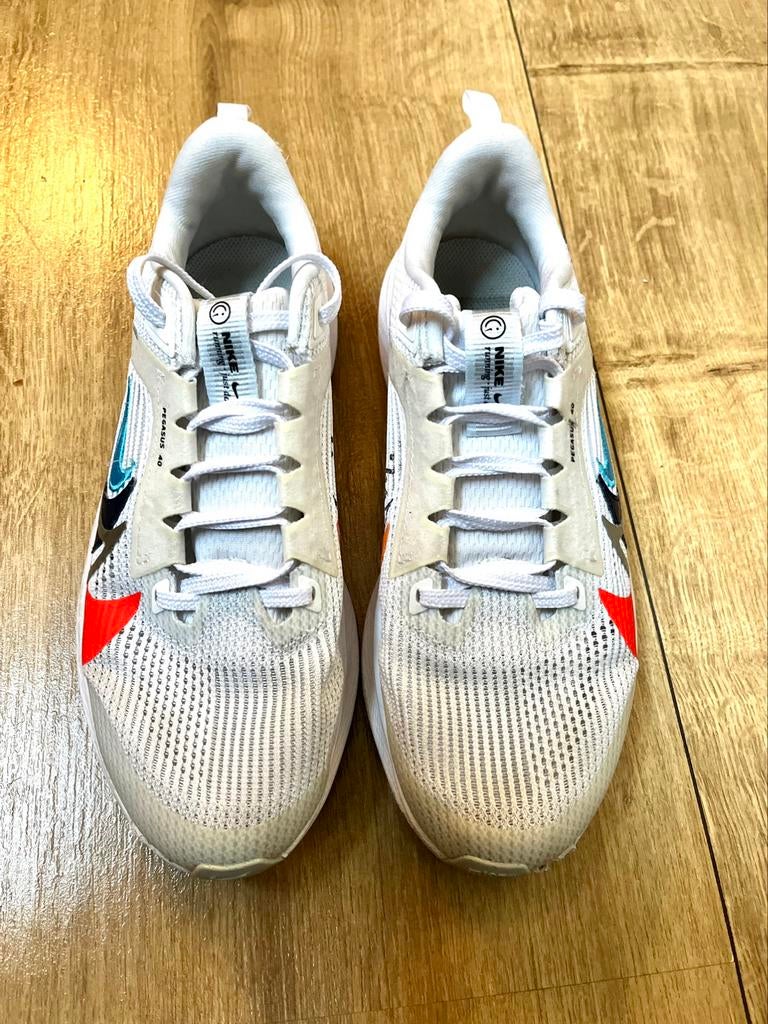 Nike Pegasus40 wit 38.5, Kinderen en Baby's, Kinderkleding | Schoenen en Sokken, Ophalen of Verzenden, Zo goed als nieuw, Jongen of Meisje
