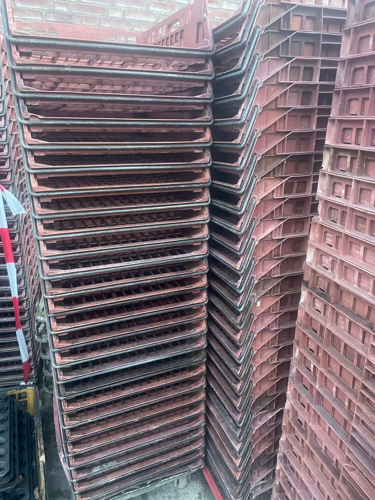 Uni Kratten op Dolly - 11 Stapels van 25, Doe-het-zelf en Verbouw, Kratten en Dozen, Ophalen