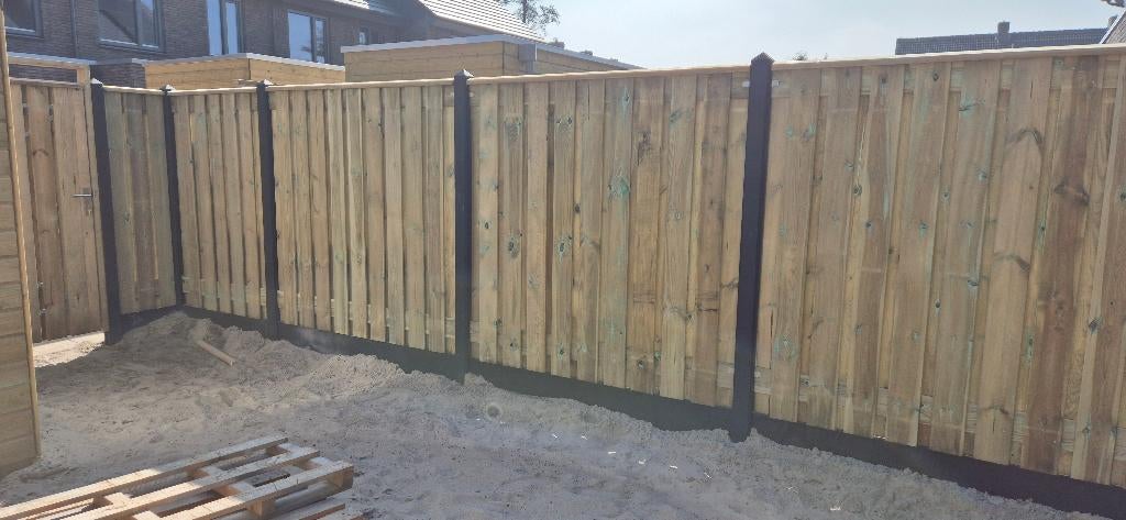 ACTIE Schutting Grenen met Beton systeem., 1 tot 2 meter, 6 meter of meer, Vis multidiensten, Nieuw