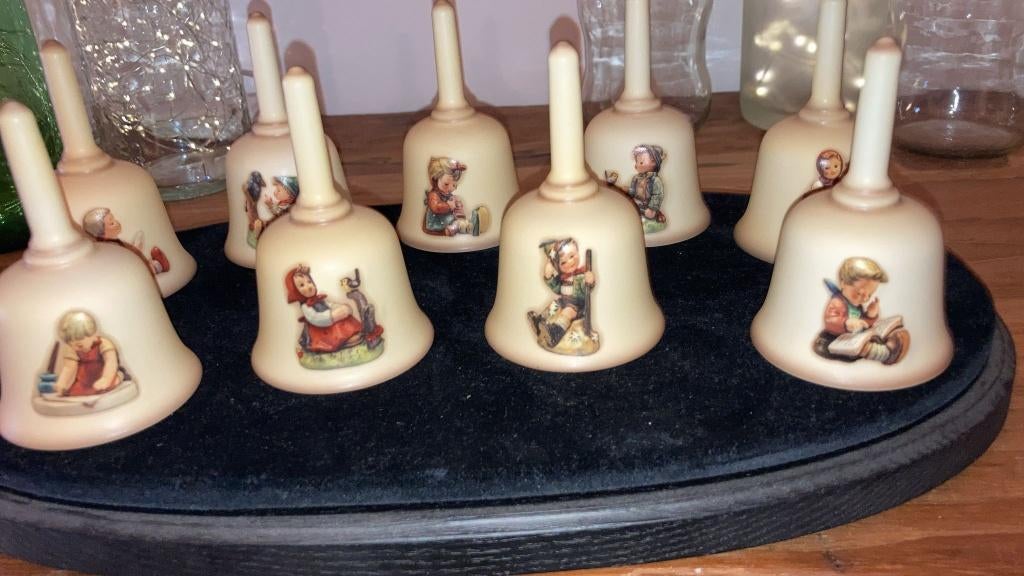 9 hummel belletjes op plateau, Verzamelen, Ophalen of Verzenden, Zo goed als nieuw, Hummel