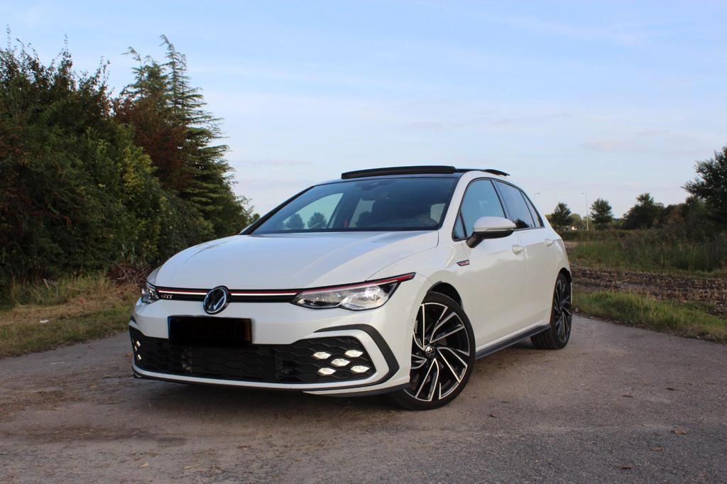 AUTOVERHUUR/HUREN/GOLF8/GTI, Met chauffeur, Personenauto