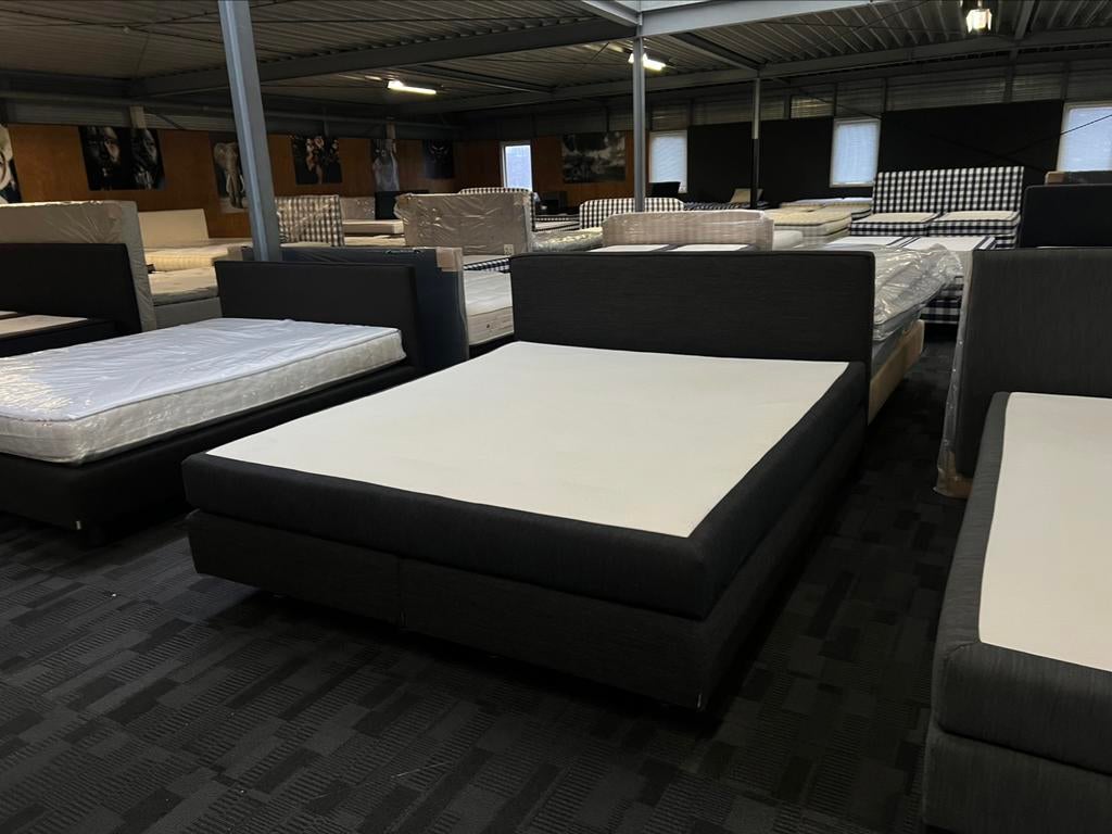 Auping boxspring 180x210 met 1 gehele matras event. Pullman