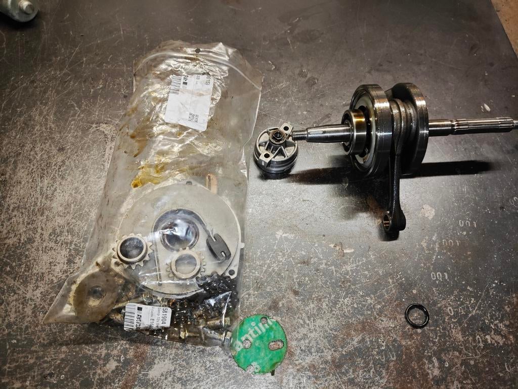 Zip iget krukas met bijbehorende onderdelen, Ophalen of Verzenden, Zo goed als nieuw, Blok, Piaggio