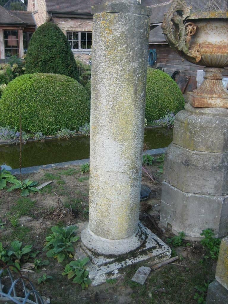 oude natuurstenen zuil, Ophalen, Gebruikt