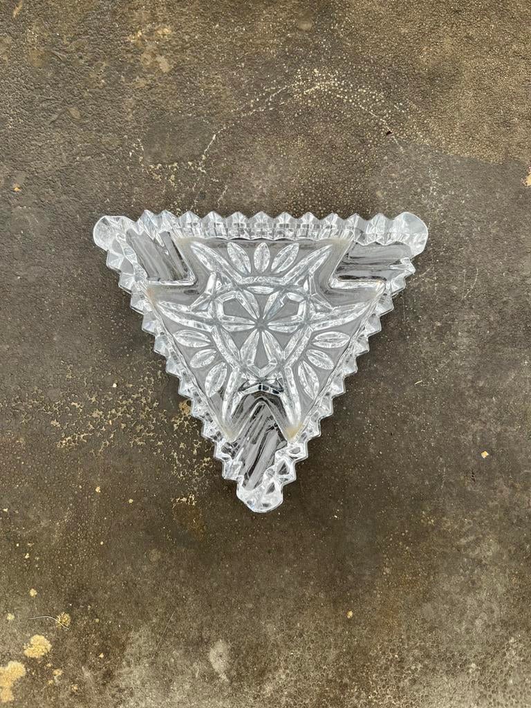 Mid-century driehoekige asbak van geslepen kristalglas, Ophalen of Verzenden