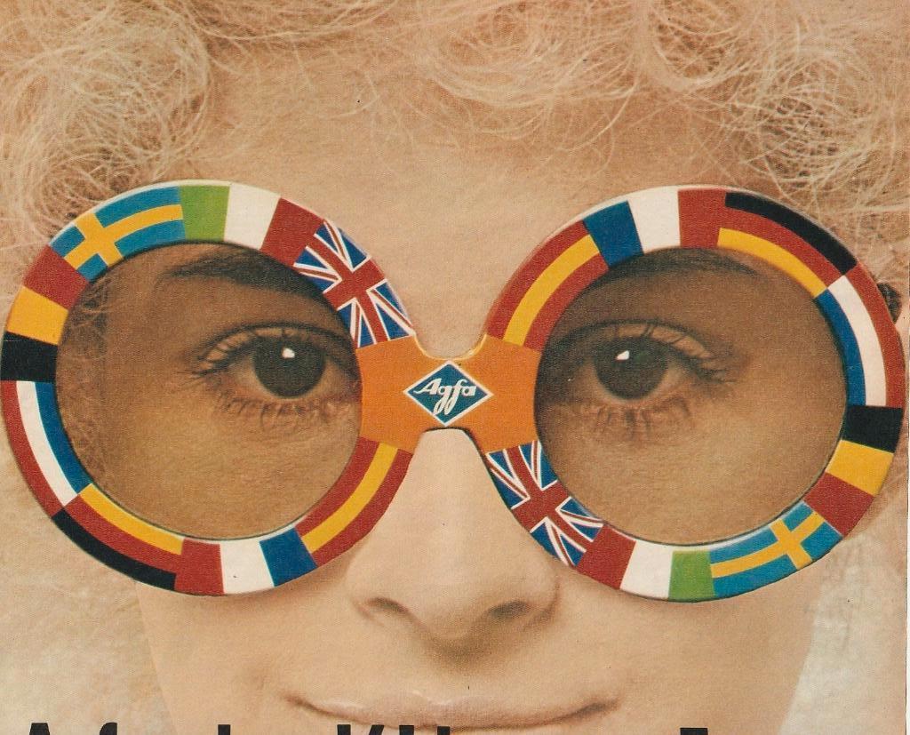 Retro reclame 1972 Agfa kleurenfilm vrouw met bril, Verzamelen, Retro, Verzenden, Overige typen