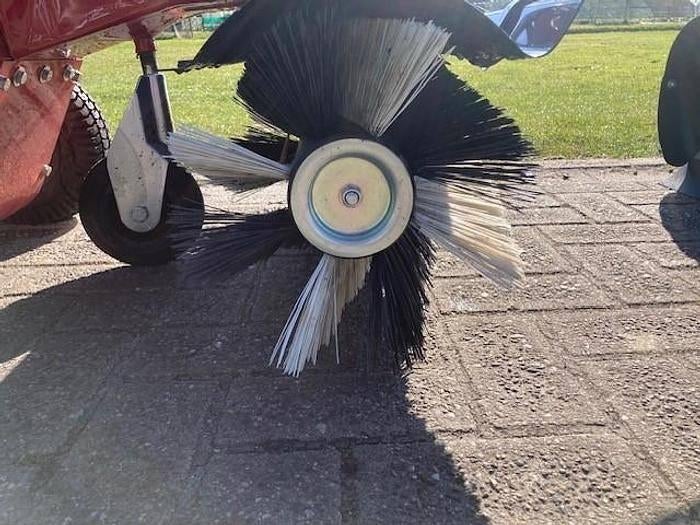 Tielburger veegmachine – gebruikt, direct inzetbaar, Ophalen of Verzenden, Gebruikt